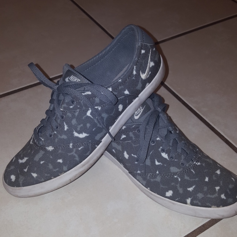 NIKE CASUAL SHOES